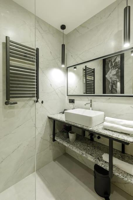 Weronika's Urban Hideaway Apartment *